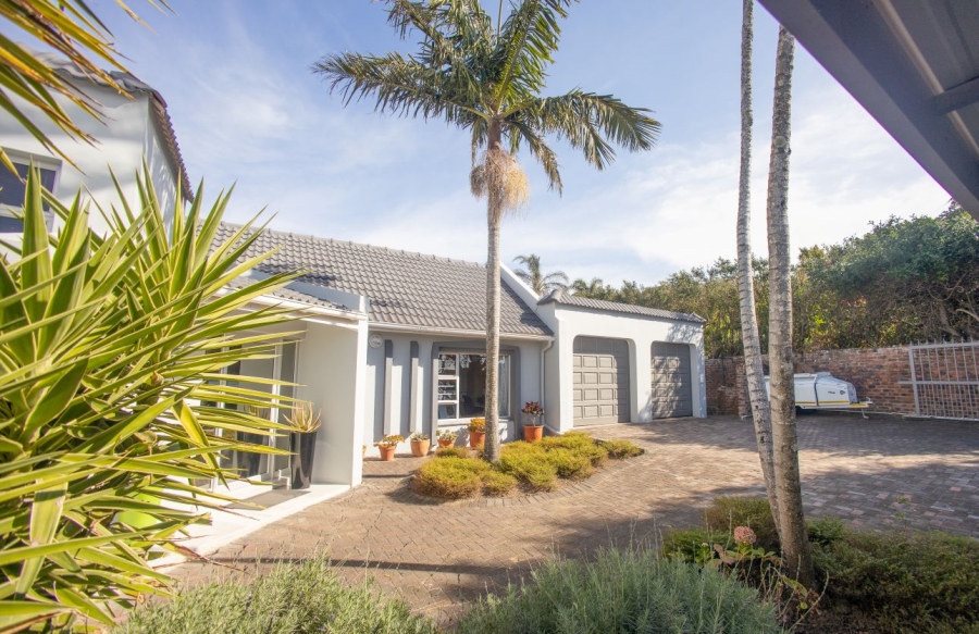 To Let 5 Bedroom Property for Rent in Beacon Bay Eastern Cape